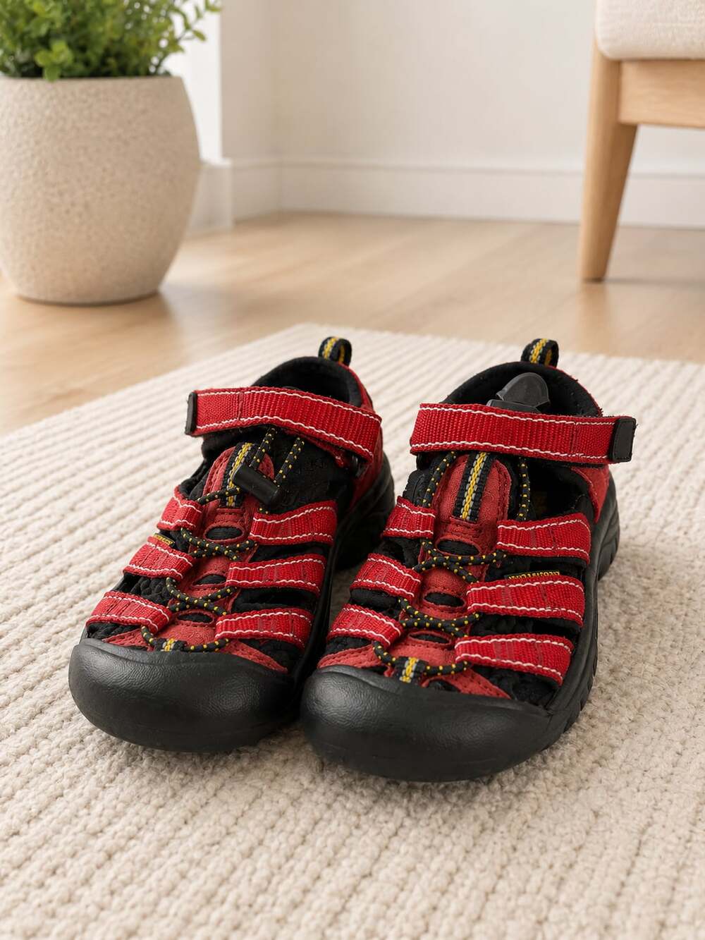 KEEN Newport H2 Toddler Sandals Red Black Waterproof Hiking Shoes Size 11 US
